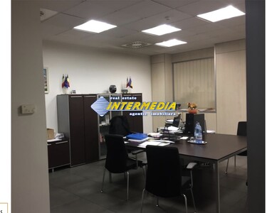 Vanzare Spatiu Birouri  900 mp pentru Cabinete Clinici Banci - Imagine principală