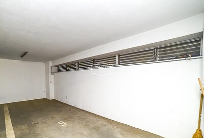 Chirie garaj situat la parter de bloc zona Piata mare - Imagine principală