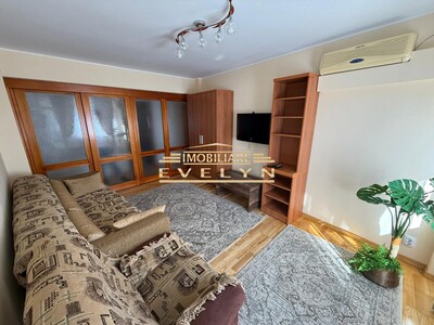 De închiriat apartament 4 camere – Piața Mare - Imagine principală