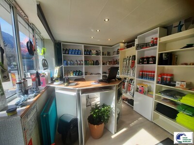 Busteni-Spatiu locativ Poiana Tapului - Imagine principală