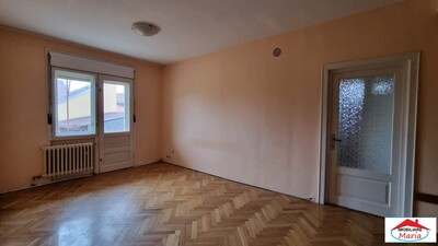Apartament etaj 1 in asociatie 4 camere semicentral - Imagine principală